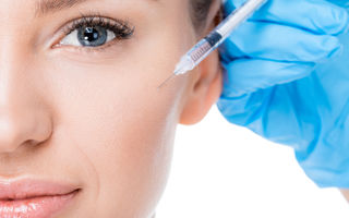 Botoxul la 20 de ani: previne ridurile sau te îmbătrânește?