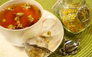 Ceaiul de mușețel: remediul ideal pentru pielea sensibilă sau afectată de rozacee