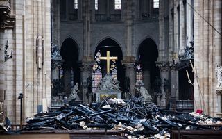 10 imagini copleșitoare din interiorul Catedralei Notre-Dame: Ce au găsit pompierii după ce au stins flăcările