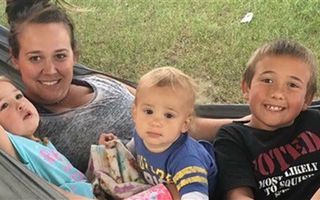 O mamă și-a numit fetițele după fiii care muriseră într-un accident de mașină