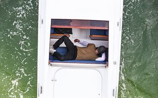 Cum s-a plimbat Brad Pitt prin Veneția: A dormit dus într-o barcă - FOTO