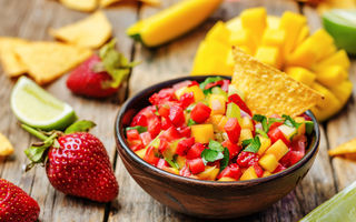 4 rețete de salsa din fructe, ideale pentru lunile de vară