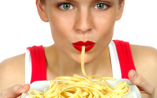 Ar trebui să tai spaghetele prea lungi înainte de a le mânca?