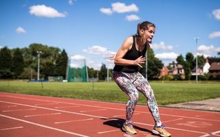 Femeia care aleargă cu spatele: „Bărbații mă hărțuiesc mai puțin decât atunci când alergam normal“