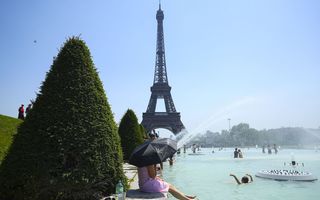 Canicula sufocantă topește Parisul: Cum înfruntă francezii valul de căldură extremă