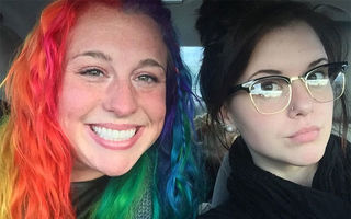 Cele două surori care au cucerit Twitter-ul. Au aceleași gene, dar sunt complet diferite!