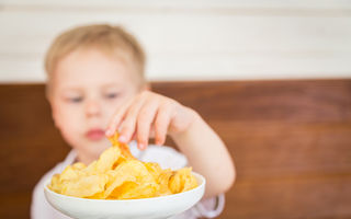 Care sunt cele mai sărate alimente din meniul copilului tău și cum să reduci riscurile