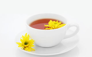 Ceaiul de crizanteme combate alergiile, ameliorează anxietatea și îți protejează inima