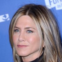 Jennifer Aniston, criticata de fani pentru imaginea photoshopata de pe coperta revistei InStyle