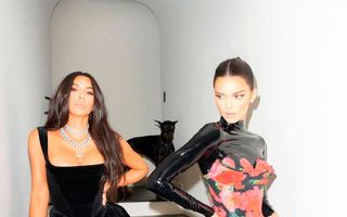 Kim Kardashian și Kendall Jenner s-au făcut de râs la premiile Emmy. Declarația lor a stârnit hohote în sală