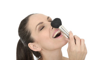 Cum să improvizezi în lipsa cosmeticelor: 7 alternative ingenioase pentru produsele de make-up