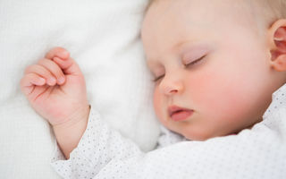 Cât trebuie să doarmă un nou născut?