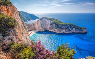 Nisip fin, valuri cristaline și culori unice: descoperă cele mai frumoase plaje din Grecia