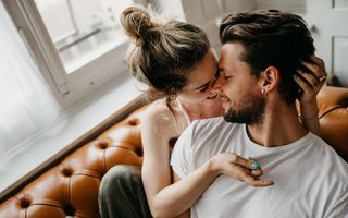 10 lucruri neașteptate pe care bărbații și-ar dori ca femeile să le facă mai des în relație