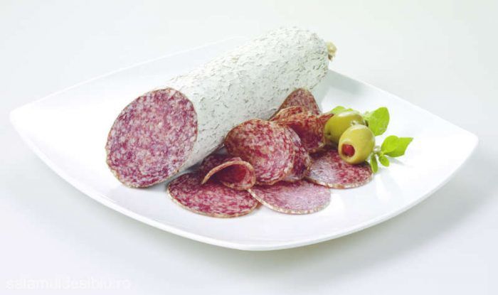 Din ce carne este făcut salamul de Sibiu. Consumatorii sunt revoltați