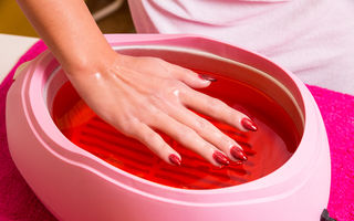 Tratamentul care îți repară imediat pielea uscată și crăpată a mâinilor