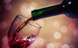 Temperatura corectă de servire a vinului: soluții pentru armonizarea aromelor și un gust echilibrat