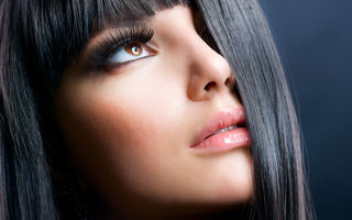 Îngrijirea părului brunet: 8 secrete pentru menținerea intensității culorii