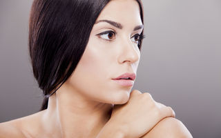 Subțierea firului de păr: cauze ale pierderii volumului și strălucirii naturale