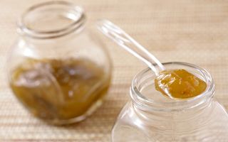 3 rețete cu miere: Gust desăvârșit cu îndulcitor natural