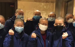 Cum se apără chinezii de coronavirus: Asistentele medicale s-au tuns zero pentru a evita contaminarea