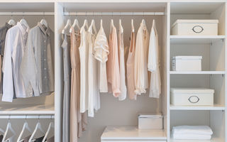 Cum să-ți organizezi garderoba cât stai acasă. Cele mai bune soluții