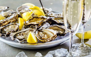 Cum combini șampania cu felurile de mâncare? Ghid apetisant pentru fiecare tip de șampanie