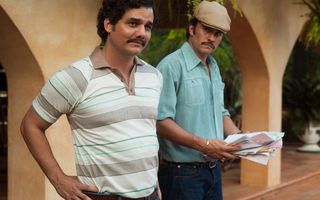 Recomandarea Cinemagia. Narcos: tu ce-ai alege, plumbul sau argintul lui Pablo Escobar?