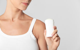 3 moduri ingenioase în care poți folosi deodorantul