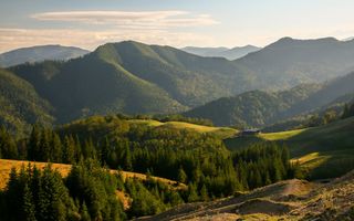 Top 10 locații unde să mergi cu cortul la munte, în România