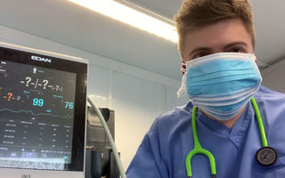 Un medic și-a pus 6 măști și și-a măsurat nivelul de oxigen ca să demonteze un mit