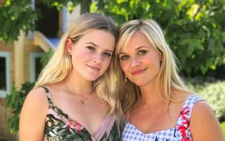 Cum reușește Reese Witherspoon să aibă un ten perfect la 44 de ani? Îngrijire în 3 pași