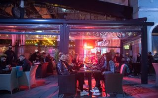 Noi restricţii în București: Se închid barurile, cluburile și discotecile
