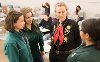 Personalităţi autiste. Cine este și ce am învățat de la Temple Grandin?