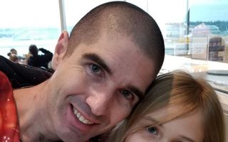 Planul uimitor al unui tată răpus de boală: A strâns bani din donații pentru familie și i-a găsit serviciu soției după decesul său