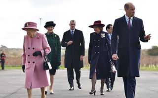 Ce părere au membrii Familiei Regale Britanice despre serialul „The Crown”