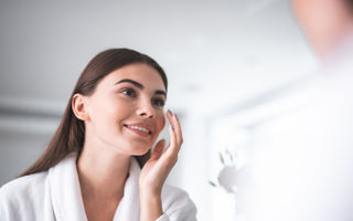 Îngrijirea corectă a tenului acneic: 5 sfaturi utile