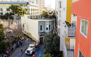 Cum a fost mutată o casă din San Francisco: Operațiunea a costat aproape jumătate de milion de dolari - VIDEO