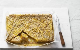 Prăjitură cu ghimbir, tahini și turmeric – 100% vegană!