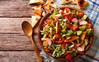 Salata Fattoush, un preparat delicios și sănătos