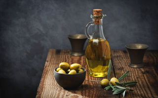 De ce tot mai multe vedete folosesc uleiul de măsline în locul produselor cosmetice scumpe, de firmă