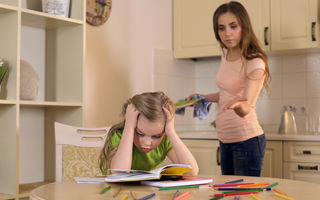 8 greșeli parentale care pot afecta viața de adult a copilului