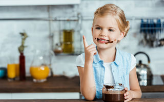 Ce se întâmplă dacă lași copilul să mănânce dulciuri înainte de felul principal