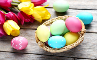 Cum să vopsești ouăle de Paște cu ingrediente naturale. 6 idei pentru culori diferite