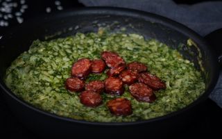 Cea mai bună reteță de risotto cu spanac și chorizo - VIDEO