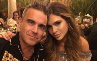 Robbie Williams e chelios! Soția lui l-a tuns la zero și a postat imaginile pe Instagram