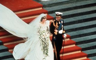 Rochia de mireasă a Prințesei Diana va fi expusă pentru prima dată după 25 de ani. Povestea din spatele unei piese istorice