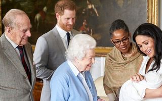 De ce cred specialiștii că Regina Elisabeta este nemulțumită de numele ales de Meghan și Harry pentru fiica lor