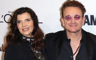 9 vedete care s-au căsătorit cu prima lor iubire. Bono și Ali Hewson sunt împreună de 40 de ani