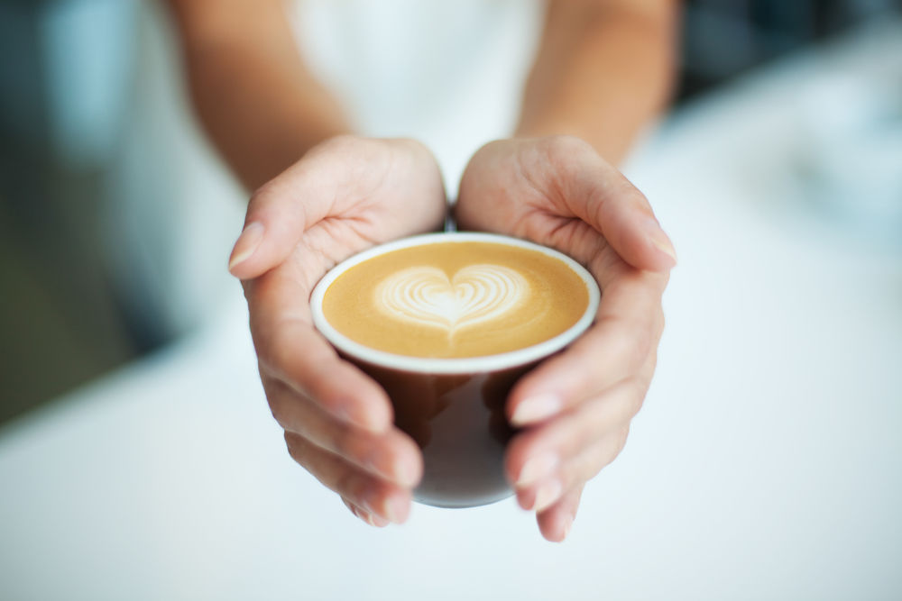 Studiu: Persoanele care beau cafea au un risc cu 50% mai mic de a muri din cauza unei boli cronice de ficat